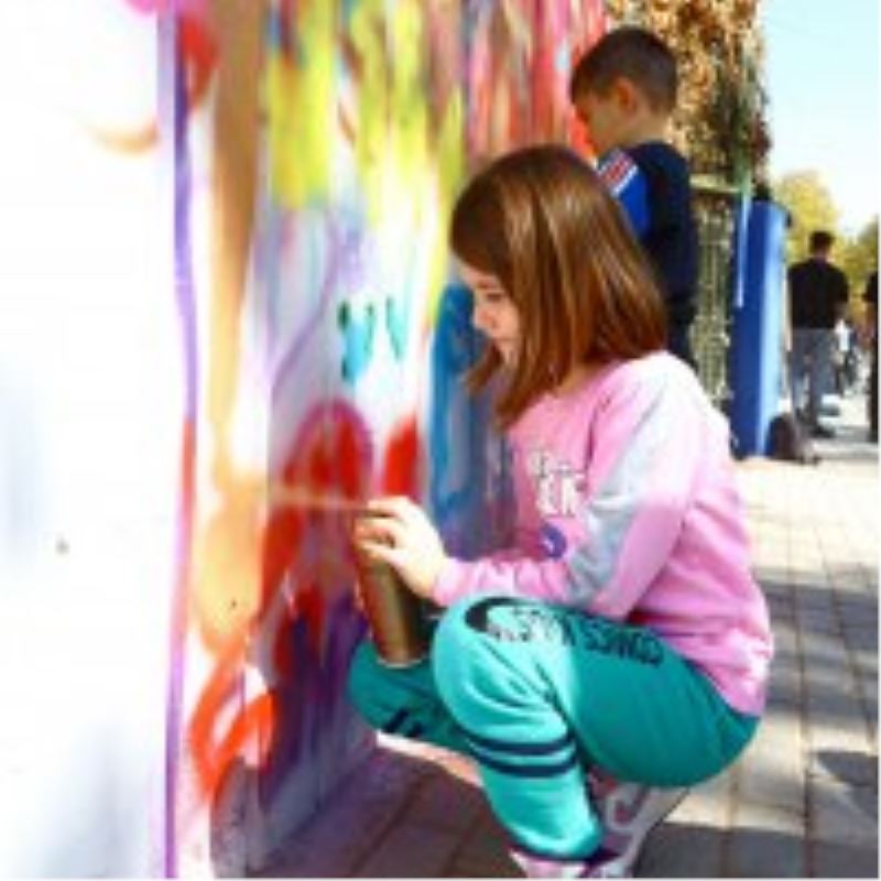 Duvarları tuvale dönüştüren şenlik