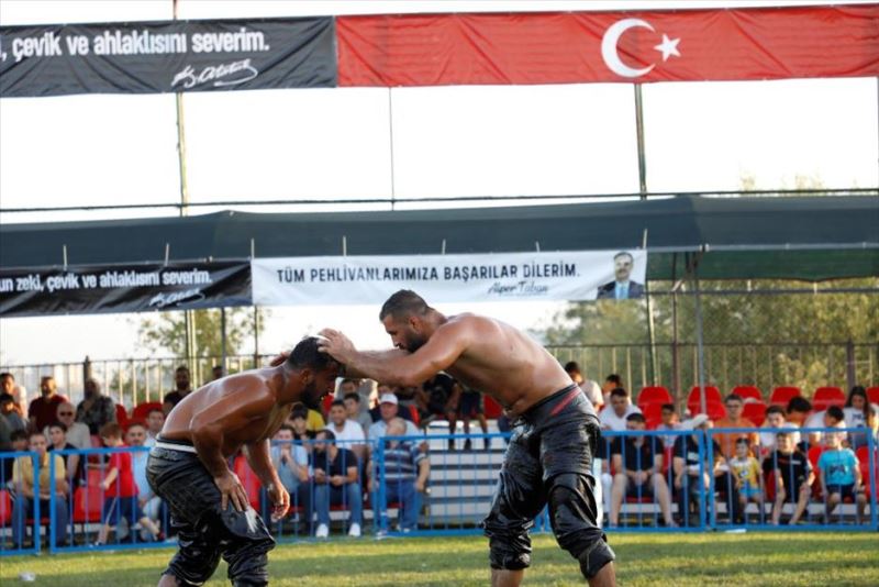 İnegöl’de 367 Pehlivan Kıran Kırana Güreşti
