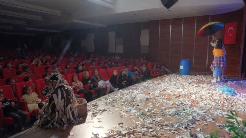 İnegöl Belediyesi Çocuk Tiyatro Günleri Başladı