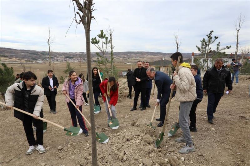 Esentepe Mahallesinde 193 Fidan Toprakla Buluştu