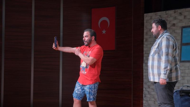 Çevrimiçi Gençlik Tiyatro Gösterisi İnegöllülerle Buluştu