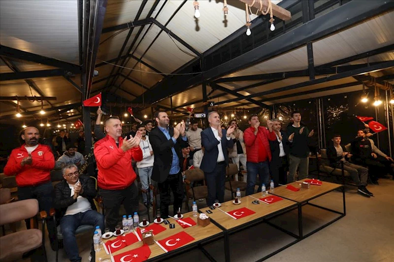 İnegöl Tribününde Milli Coşku