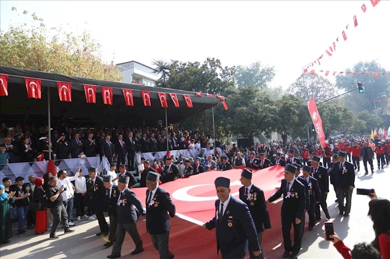 Hilal İle Yıldızın Gölgesinde Cumhuriyetimiz 100 Yaşında