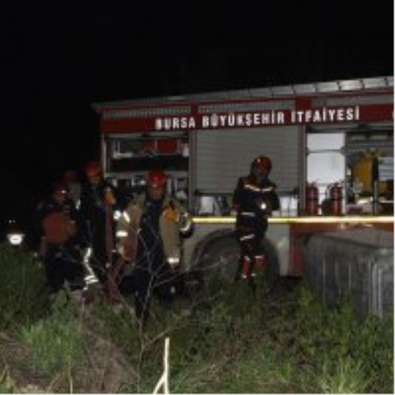 Enkazda çıkan yangını Bursa itfaiyesi söndürdü