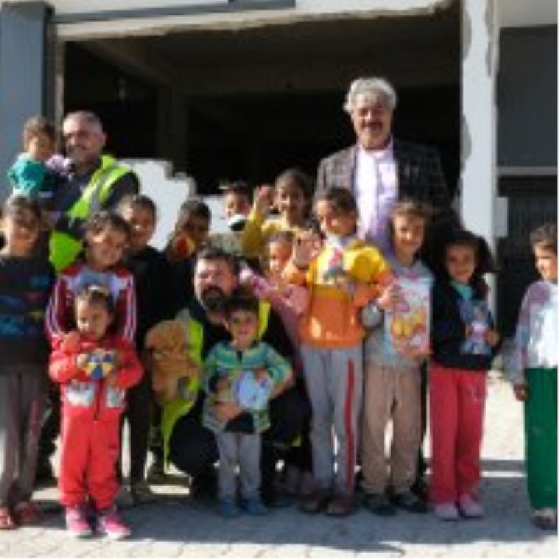 Depremzede çocukların ilacı; oyuncak