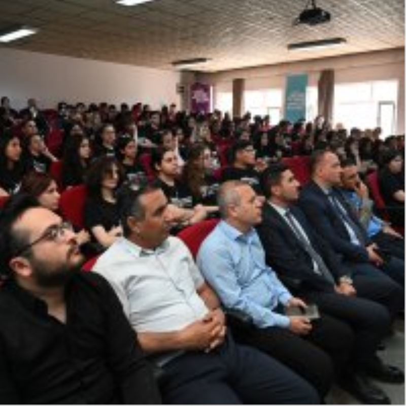 Gelecek gençlerle şekillenecek