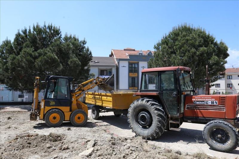 İnegöl’de Eskiyen Parklar Yenileniyor