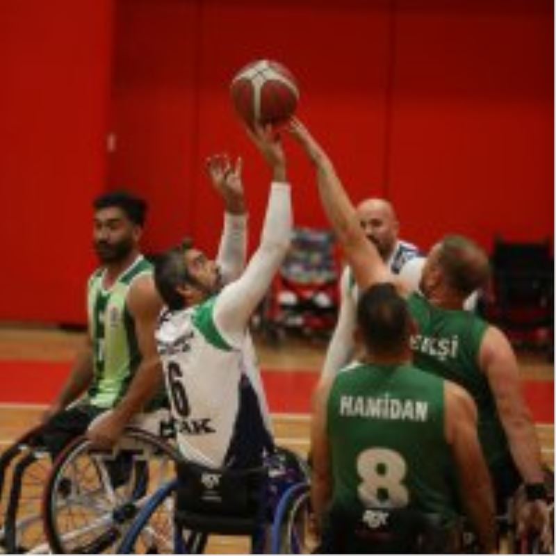Büyükşehir sporda zirveye oynuyor