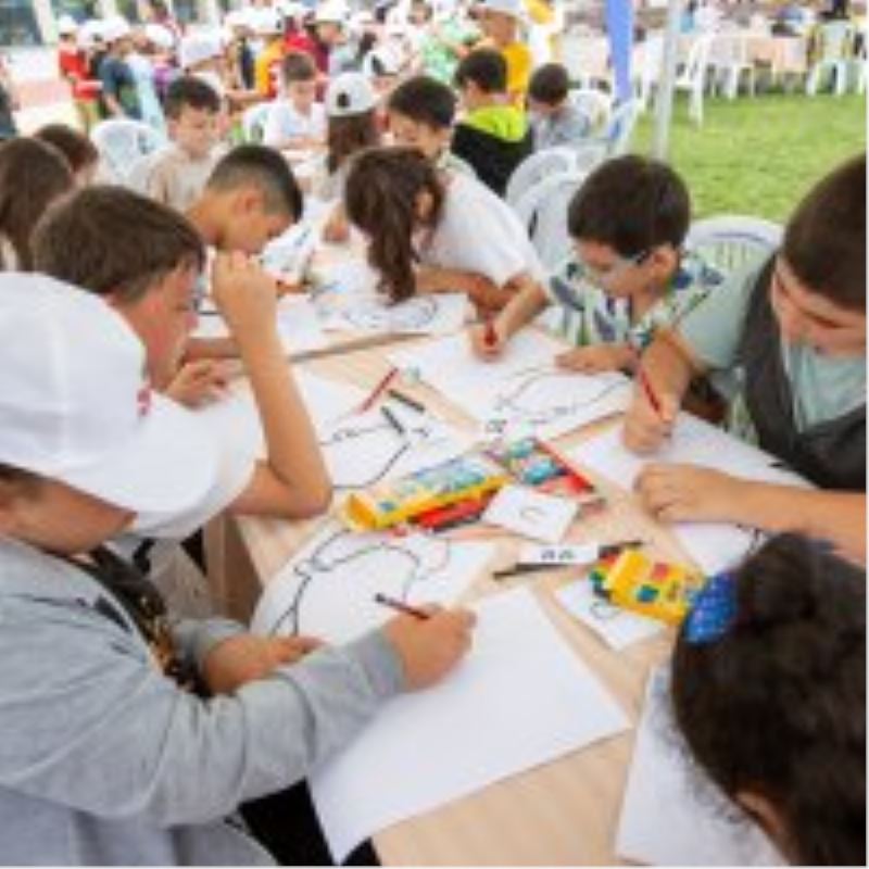 Eğitim dönemine renkli final