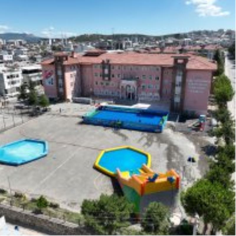 Okul bahçeleri havuzlarla şenlendi