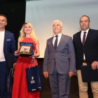Başarılı gazeteciler ödüllerini Başkan Bozbey’in elinden aldı