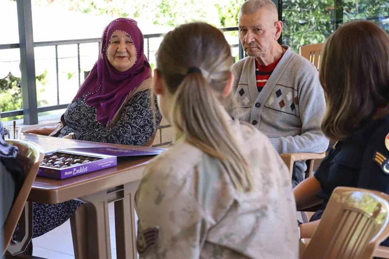 Jandarma Ekipleri, Huzurevi Sakinleriyle Bir Araya Geldi