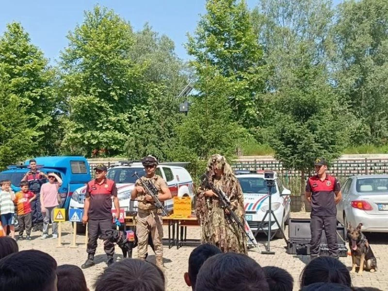 Jandarma Öğrencilere Yönelik Etkinlik Düzenledi