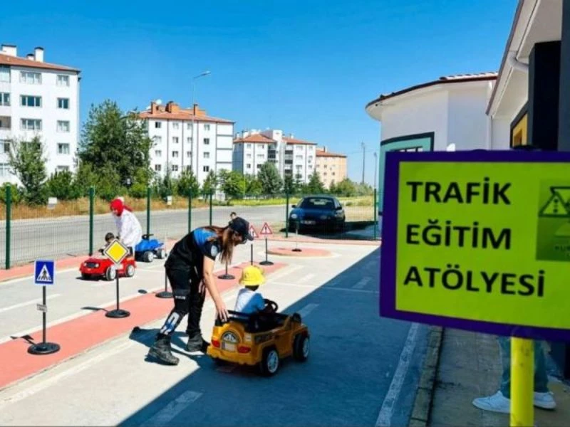 Minikler Hem Eğleniyor Hem Öğreniyor
