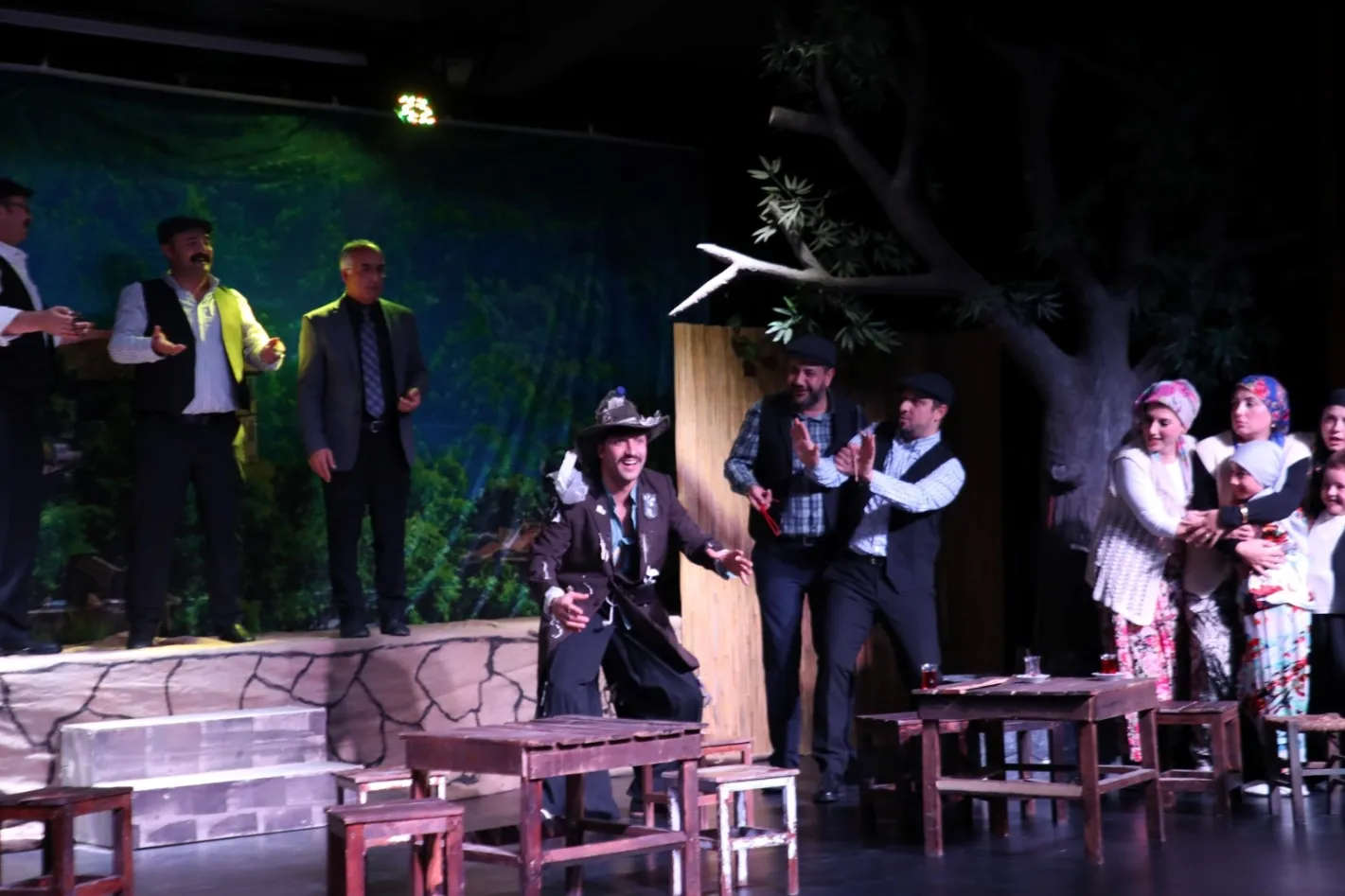 Komşu Köyün Delisi Yeni Sezonda Kapalı Gişe Vurgusu