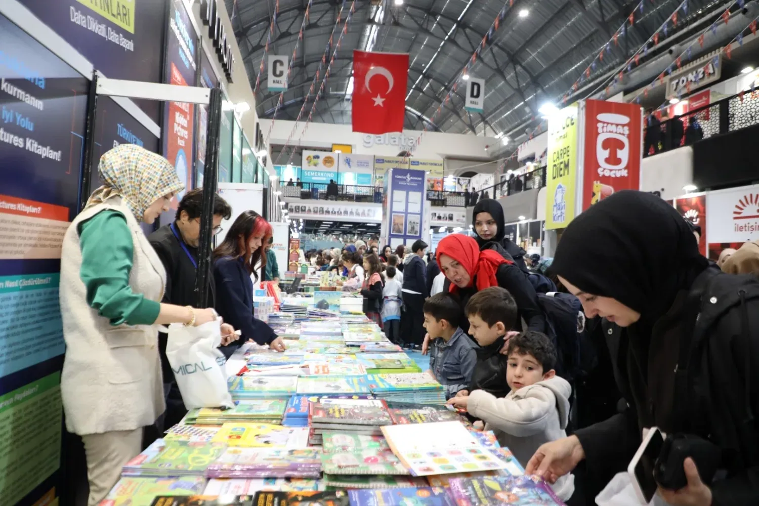 İnegöl 9. Kitap Günleri 1 Milyon Kitap ve 173 Yazarı Kitapseverlerle Buluşturuyor