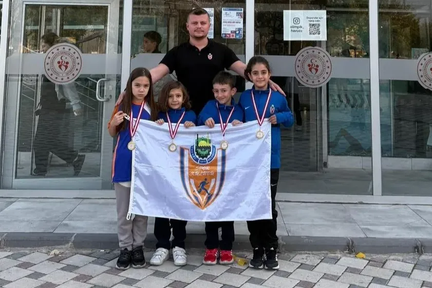 İnegöllü Yüzücüler Türkiye Şampiyonluğuyla Gururlandırdı